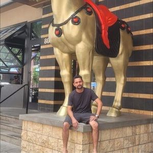 Meet your Posher, Gustavo adolfo